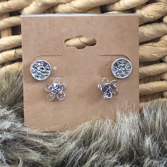 Vintage lot of two pairs stud post earrings - Picture 1 of 3